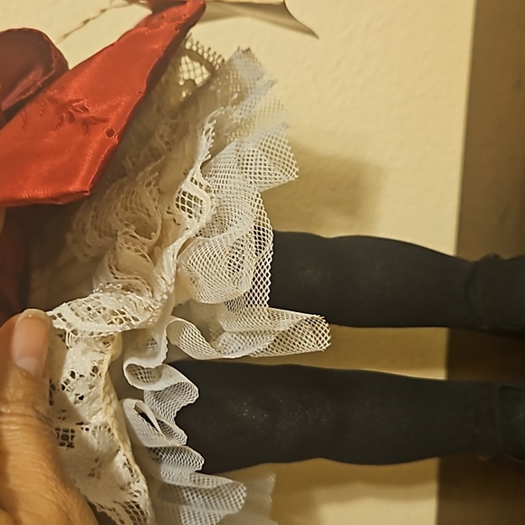 Vintage Royal Doll with tag. - Picture 9 of 13